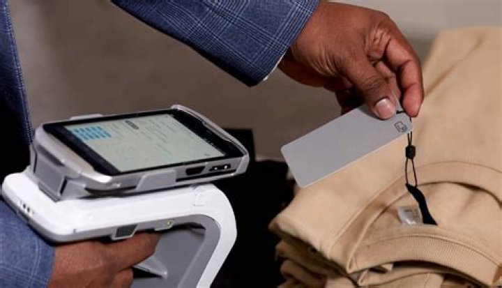 Are there RFID chips in credit cards?