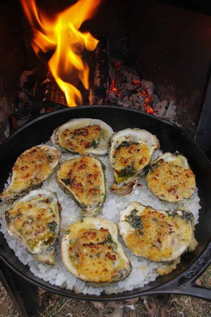 How do you eat baked oysters?