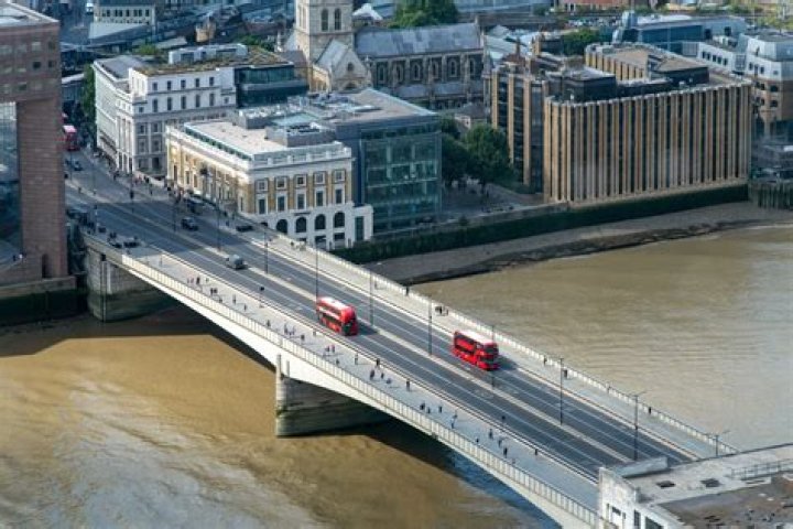 How far is men's bridge from London?
