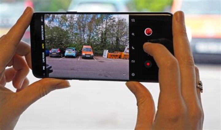 How is Samsung s9 camera?