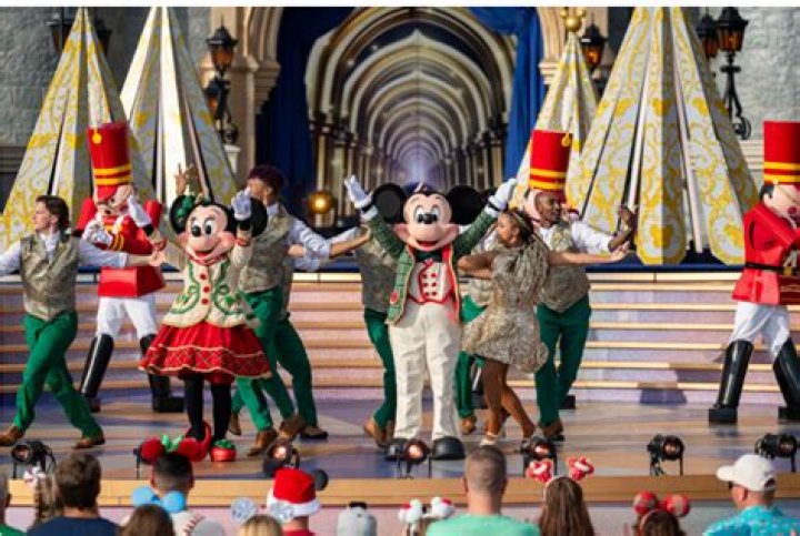 Who is in the Disney Christmas Parade 2019?